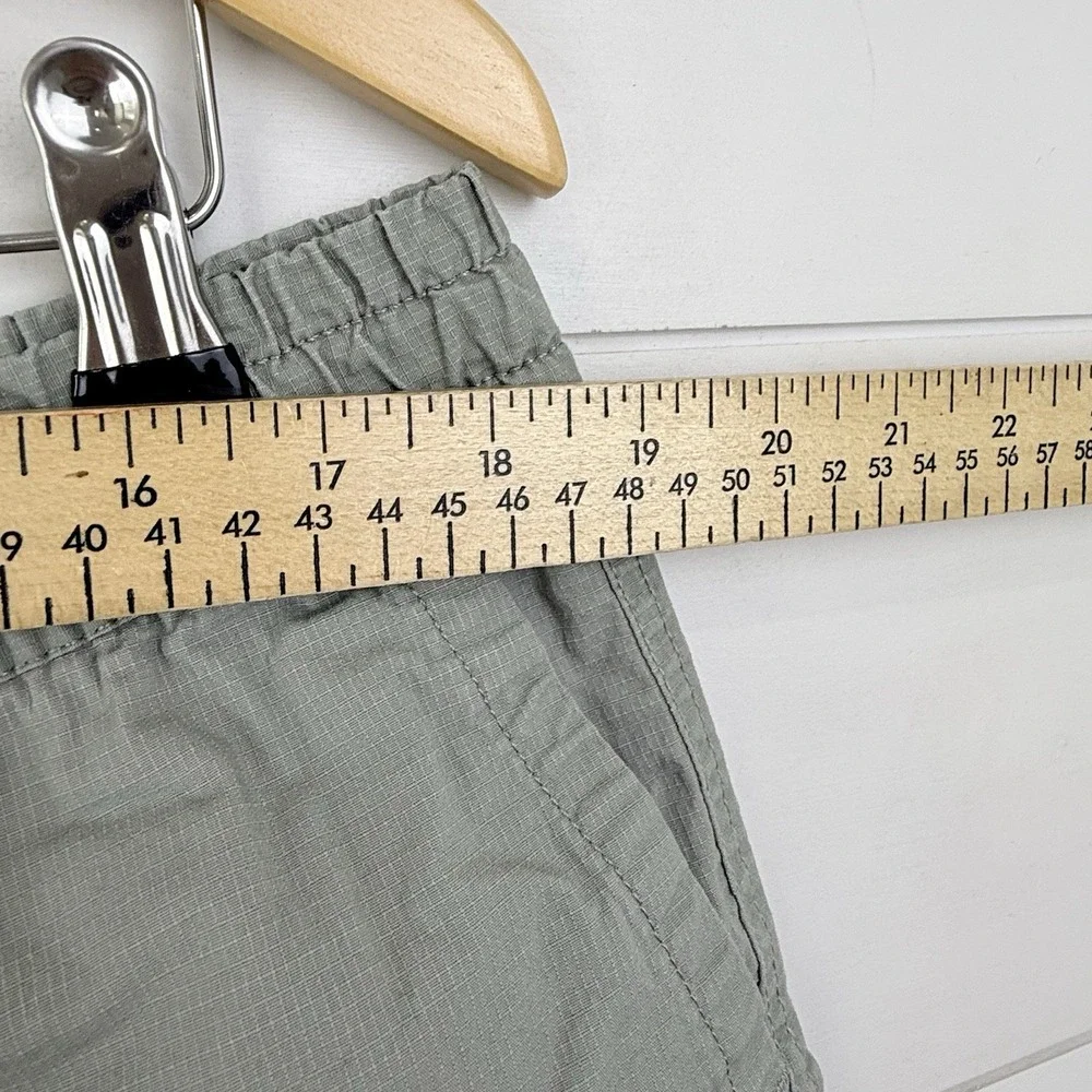 Vuori Shorts Women XL Sage Green Ripstop Raw‎ Hem Drawstring